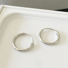 Load image into Gallery viewer, Mini Huggie Smooth Hoop | Unisex - Erelvis Accessories &amp; Jewelry
